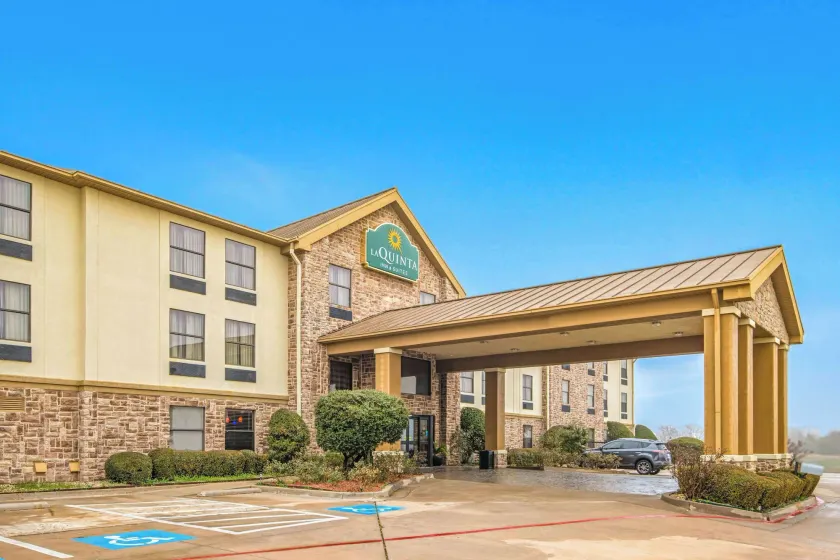 La Quinta by Wyndham Denison - North Lake Texoma - Image 1