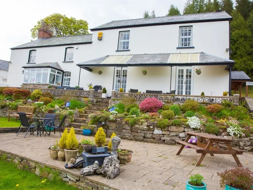 Llwyn Onn Guest House - Image 1