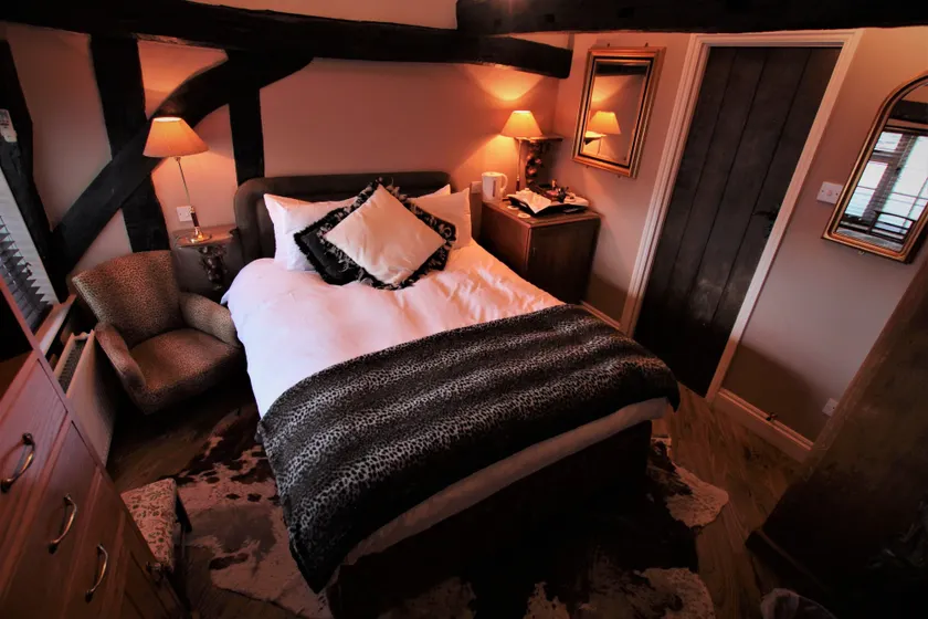 Drapers Hotel - Image 1
