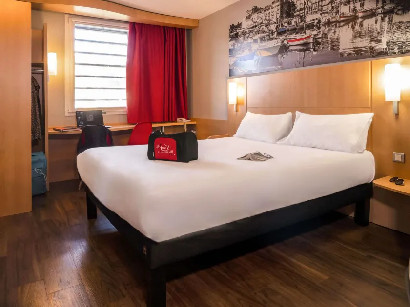 ibis Cannes Mandelieu - Image 1