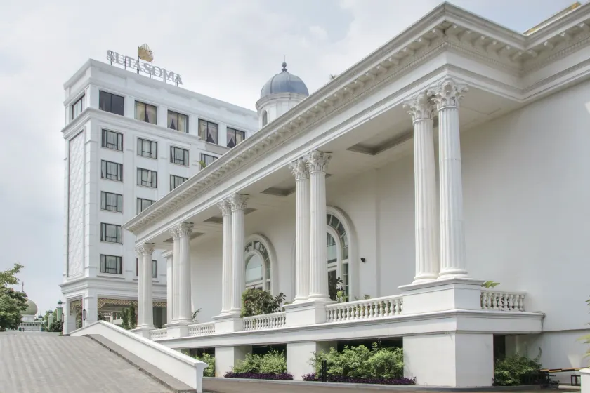 Sutasoma Hotel - Image 1