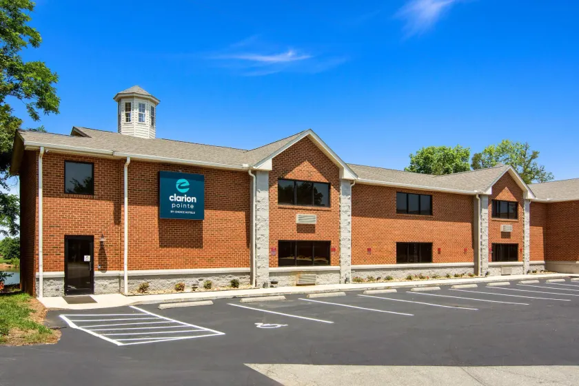 Clarion Pointe on the lake Clarksville-South Hill West - Image 1