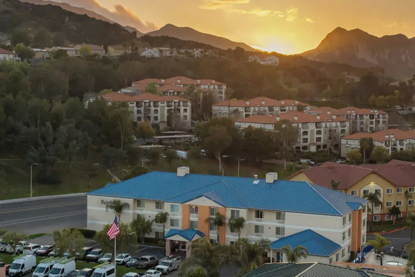 Fairfield Inn by Marriott Santa Clarita Valencia - Image 1