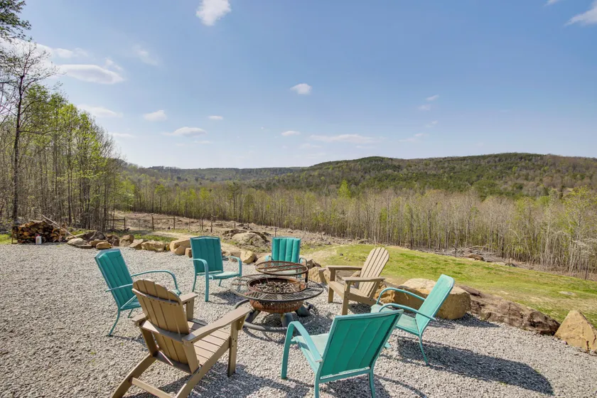 210-acre Cabin w/ Trails & Hot Tub in Tuscumbia! - Image 1