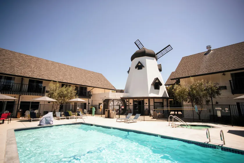 Sideways Inn - Image 1