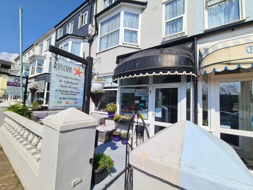 The Roslyn Guest House - Image 1