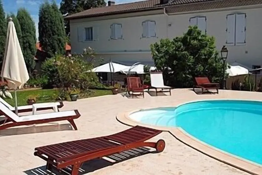 Hôtel du Commerce Roumazières-Loubert - Image 1