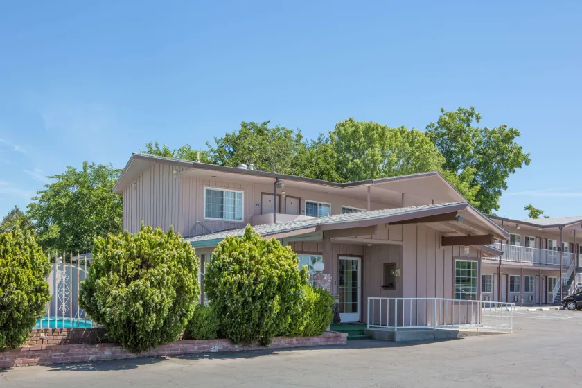 Days Inn by Wyndham Oroville - Image 1