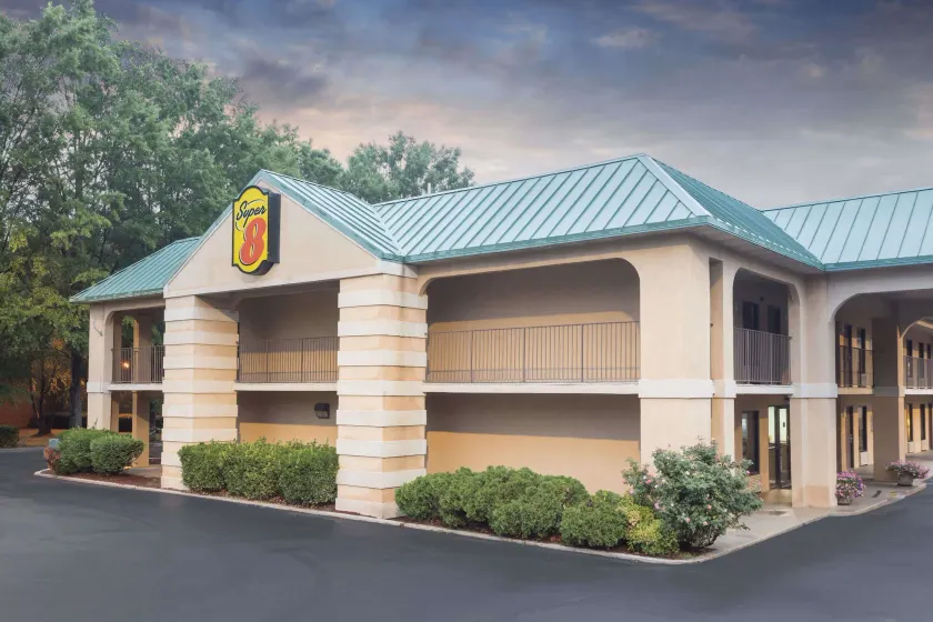 Super 8 by Wyndham Lithonia - Image 1
