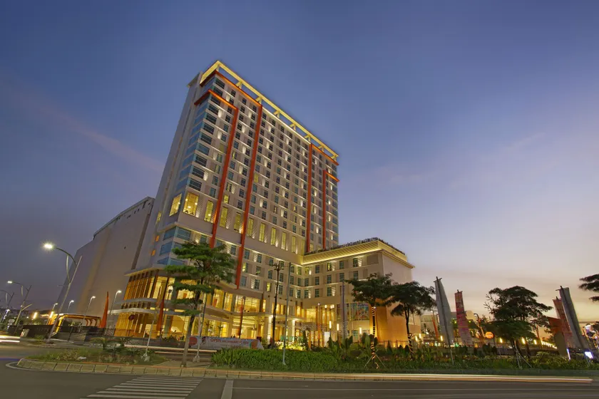 HARRIS Hotel & Conventions Bekasi - Image 1