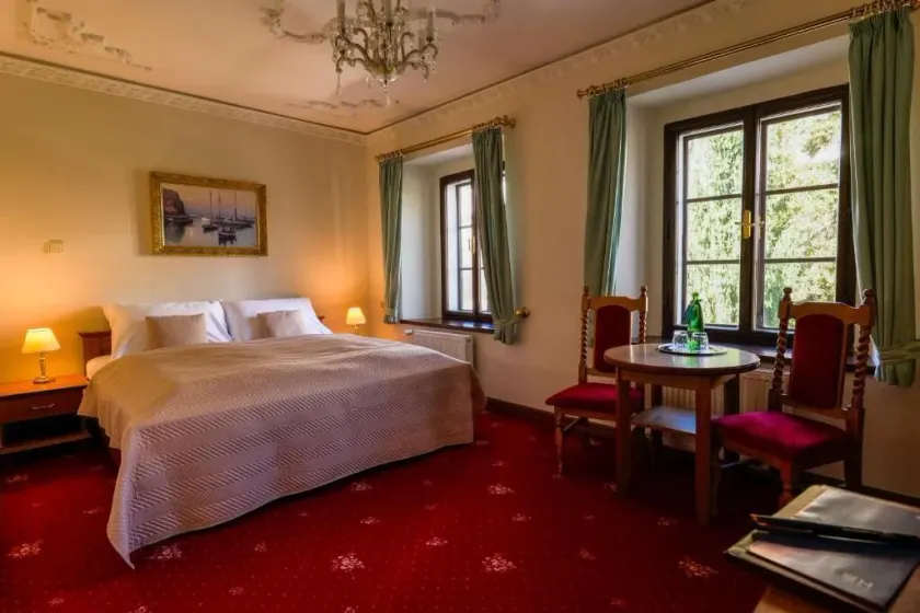 LH Hotel Gold - Image 1