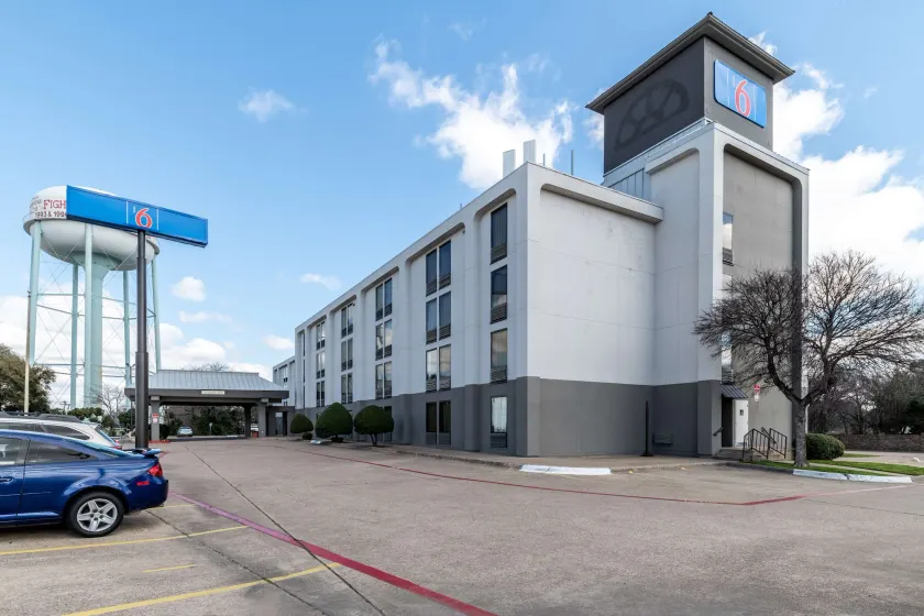 Motel 6-Lewisville, TX - Medical City - Image 1