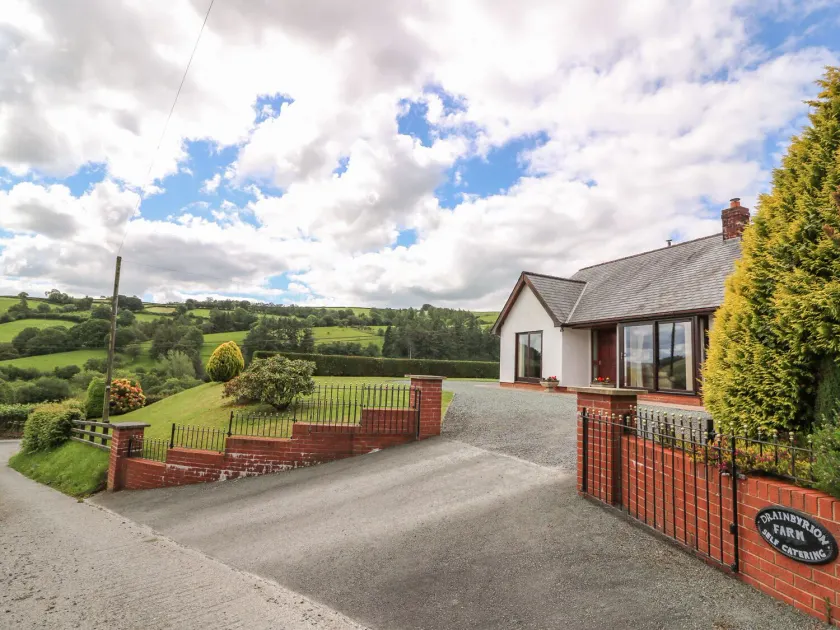 Drainbyrion Farm House - Image 1