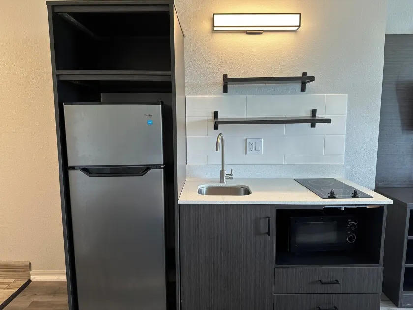 Motel 6 Groves, Tx - Image 1
