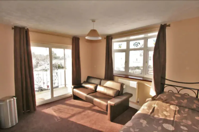  Central Studios Gloucester Road by Rooms Booked - Free Parking - Image 1