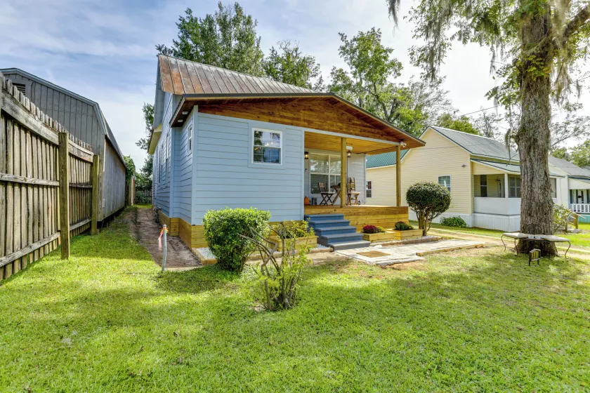 Inviting Quincy Cottage: Walk to Historic Downtown - Image 1