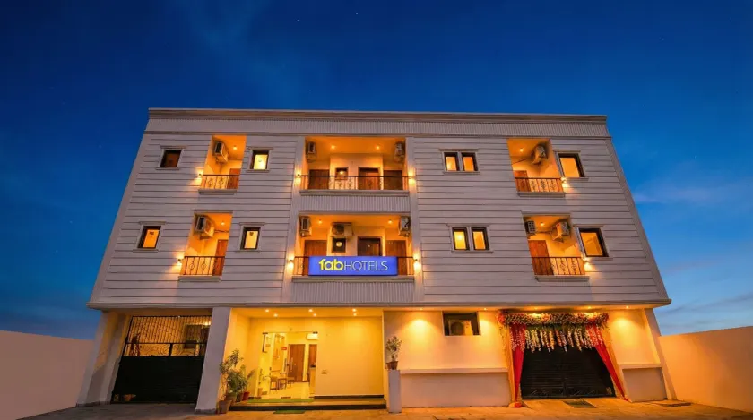 Fabhotel White House Tilak Nagar - Image 1