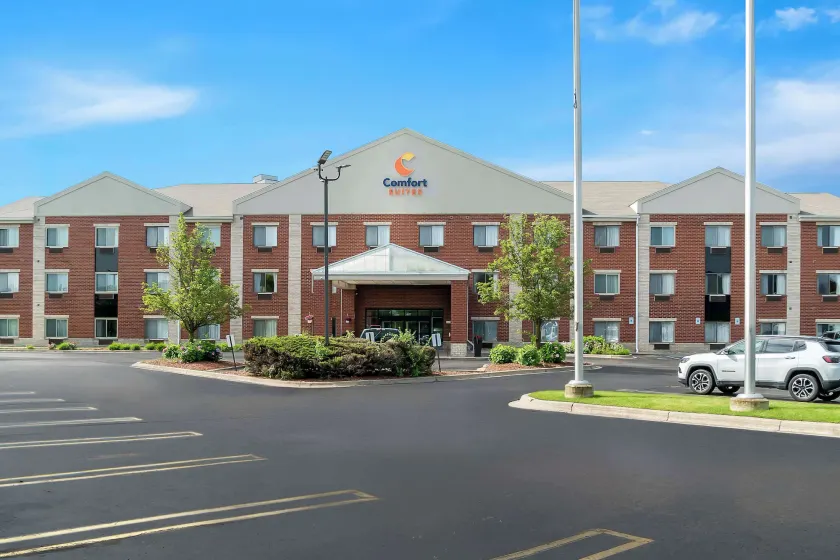 Comfort Suites Southfield-Detroit - Image 1