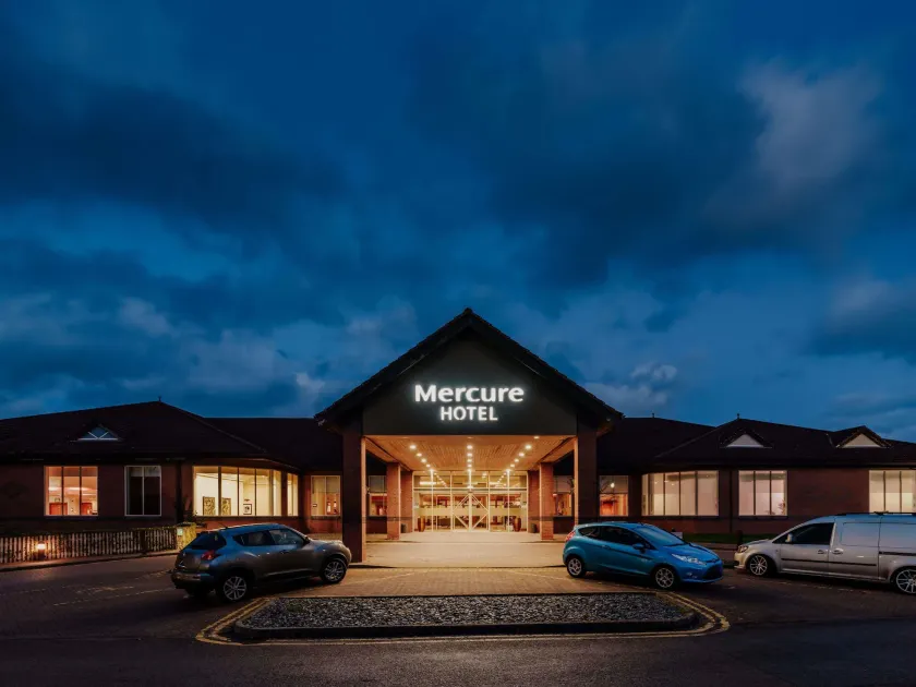 Mercure Daventry Court Hotel - Image 1
