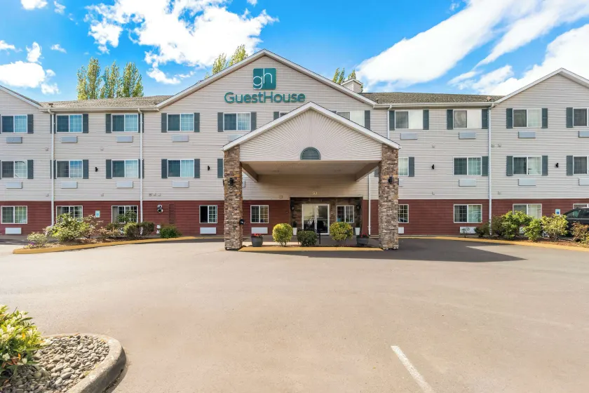 GuestHouse Inn & Suites Kelso/Longview - Image 1