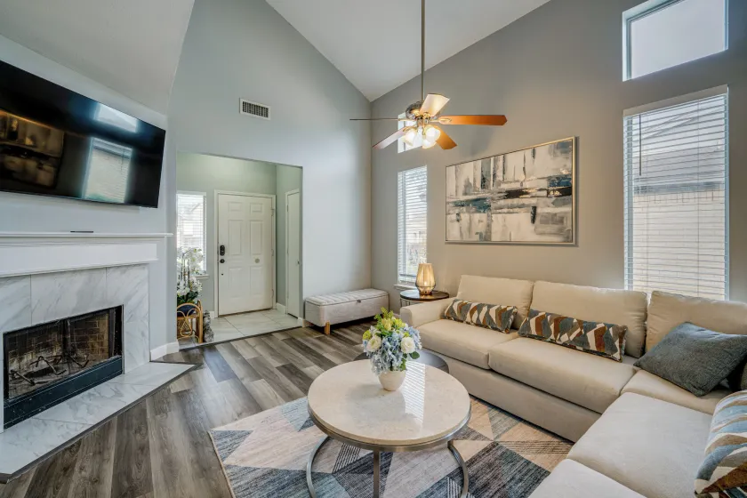 Pet Friendly! Renovated Arlington Home Near At&t - Image 1
