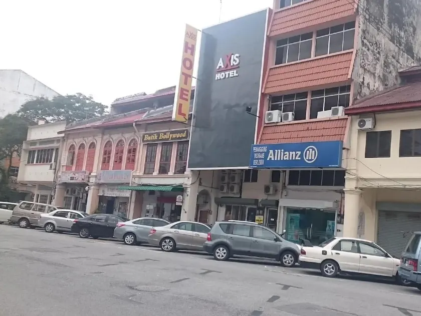 Collection O Near Taiping Mall Formerly Axis Hotel - Image 1