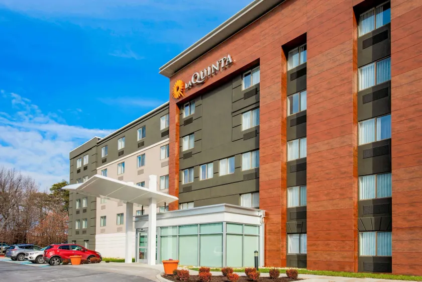 La Quinta by Wyndham Baltimore BWI Airport - Image 1