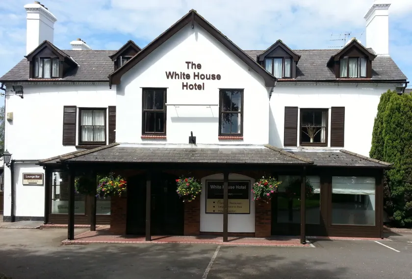 White House Hotel - Image 1