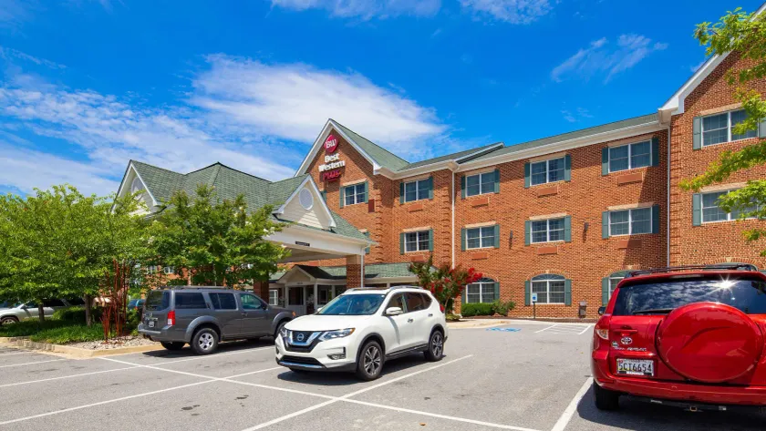 Best Western Plus Easton Inn & Suites - Image 1