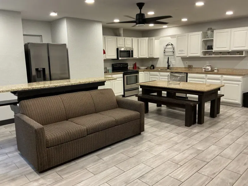 Pinetop Studio Suites - Image 1