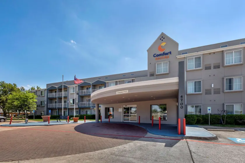 Comfort Suites DFW Airport - Image 1