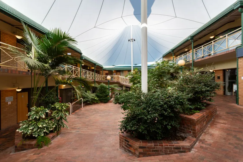 Mayfair Plaza Motel and Apartments - Image 1