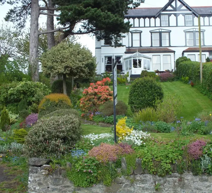 Glan Heulog Guest House - Image 1