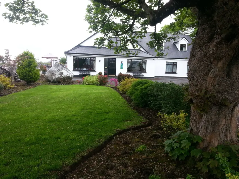 Mountain View Guesthouse - Image 1