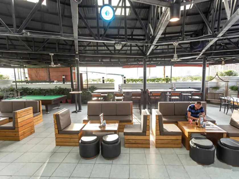 Urban Travellers Hotel - Image 1