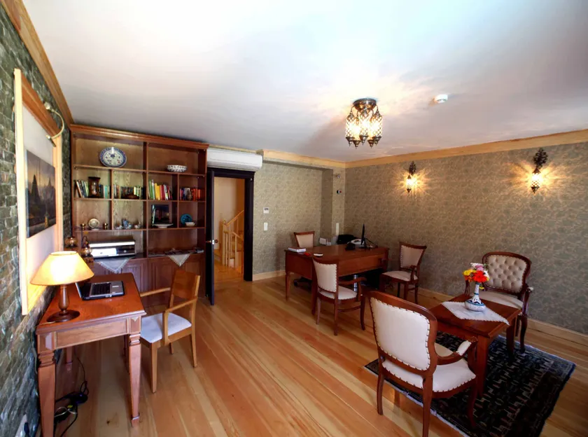 Lalinn Hotel - Image 1