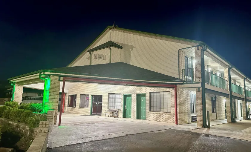 Western Plaza Inn - Image 1