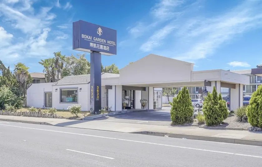Bokai Garden Hotel - Image 1