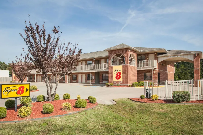 Super 8 by Wyndham Cabot - Image 1