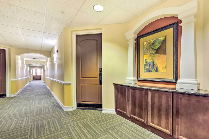 Upscale Unit in Private Golf Resort w/ Pool! - Interiör