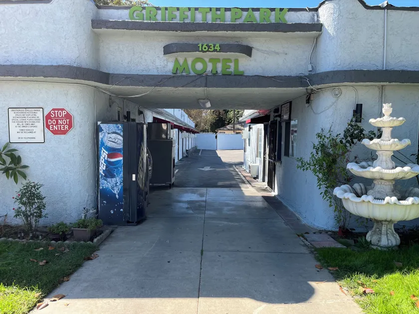 Griffith Park Motel, in Los Angeles Hollywood Area - Image 1