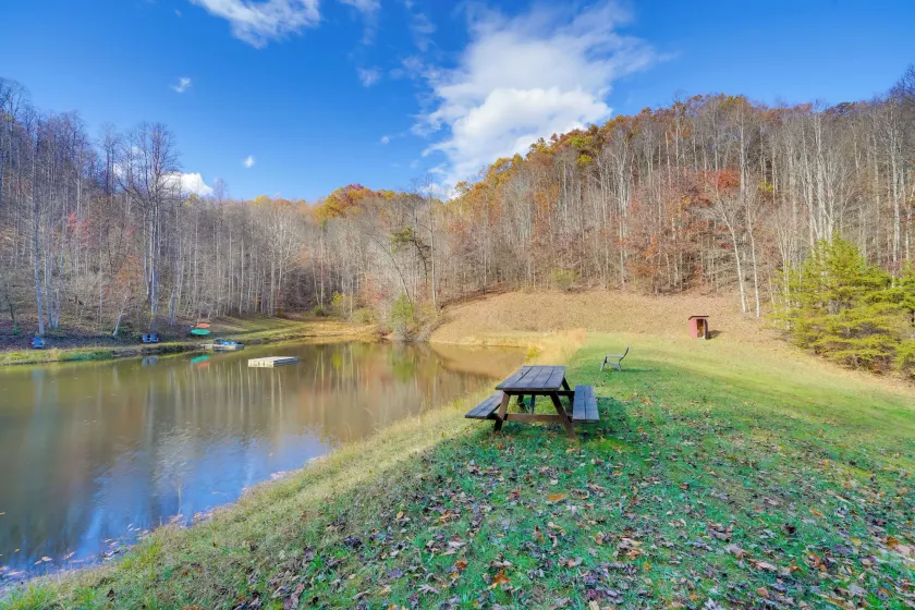 Shared Pond at Retreat in Rosedale! - Image 1