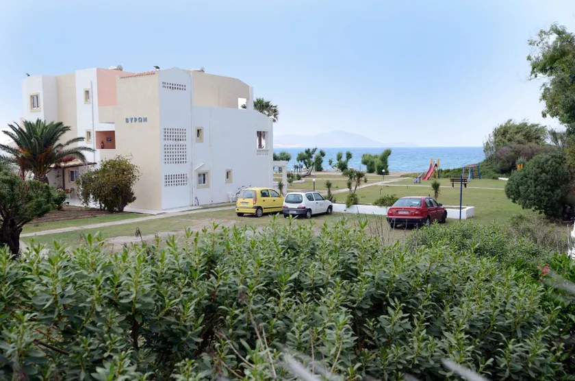 Byron Apartments - Image 1