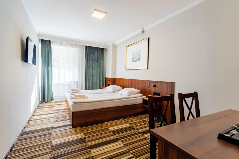 Hit Hotel - Image 1