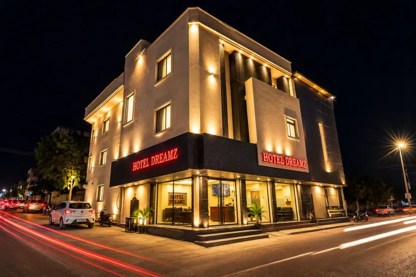 Hotel Dreamz - Image 1