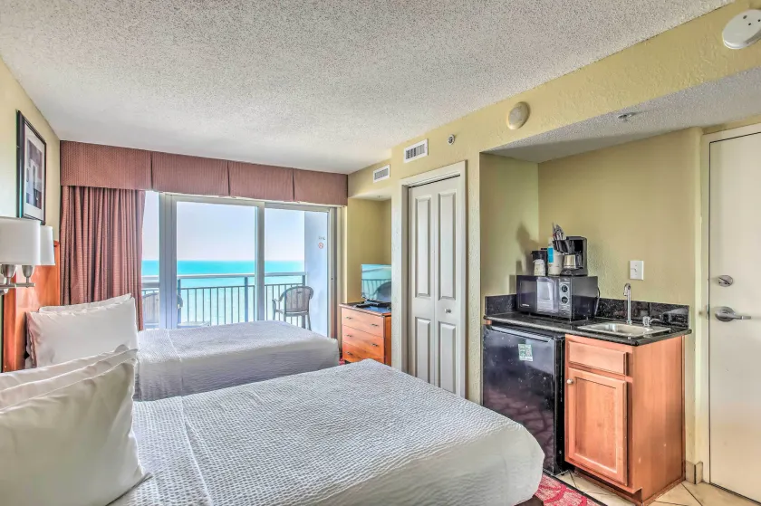 Beachfront Condo in Myrtle Beach w/ Pool Access - Innenbereich