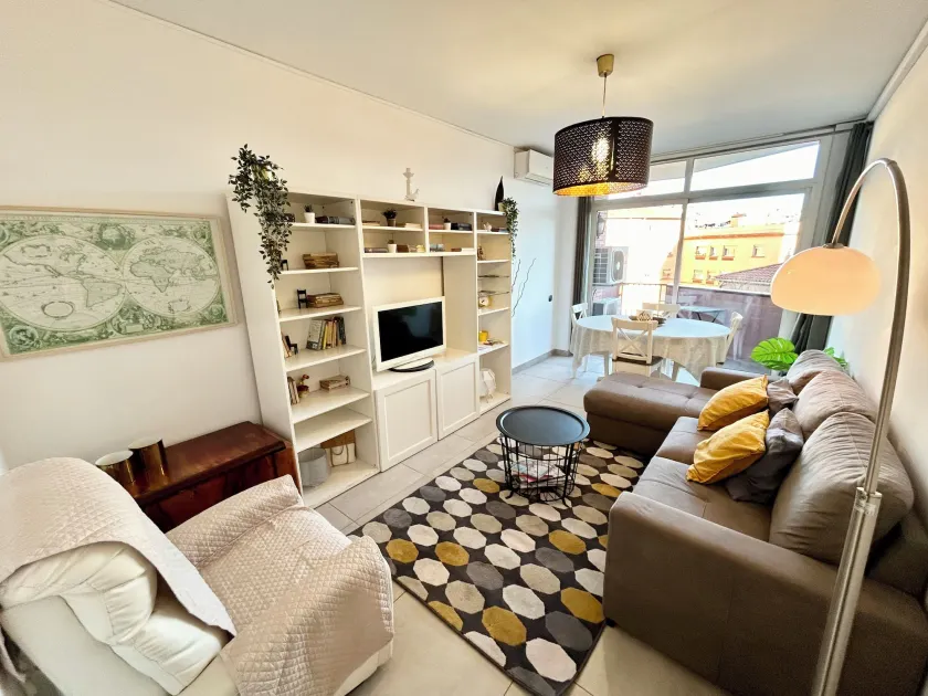 STOR RENOVATERET LEJLIGHED I DECEMBER 2018-IN MEGET STILLET OG KOMMUNIKERET OMRÅDE - Image 1