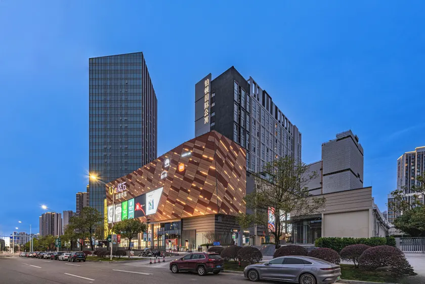 Poltton International Apartment - Guangzhou Knowledge City Wangcun Subway Station - Image 1
