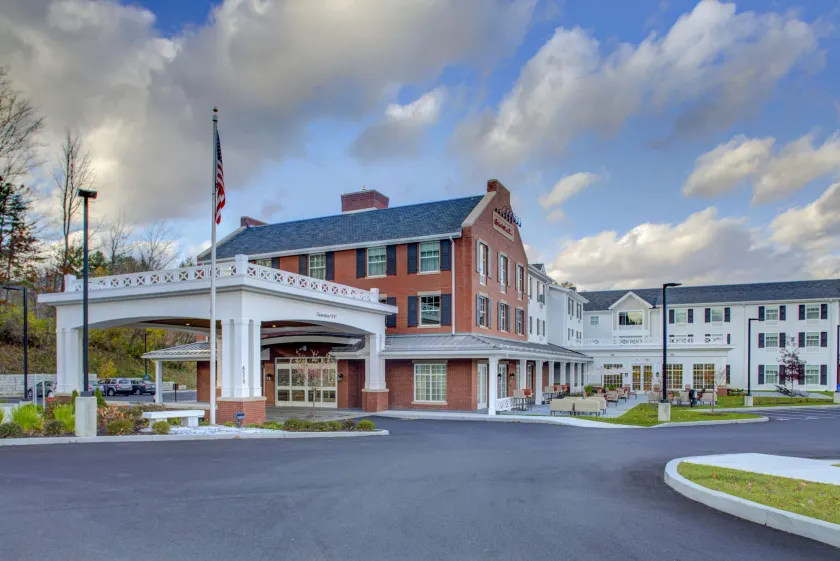 Hampton Inn and Suites Manchester - Image 1