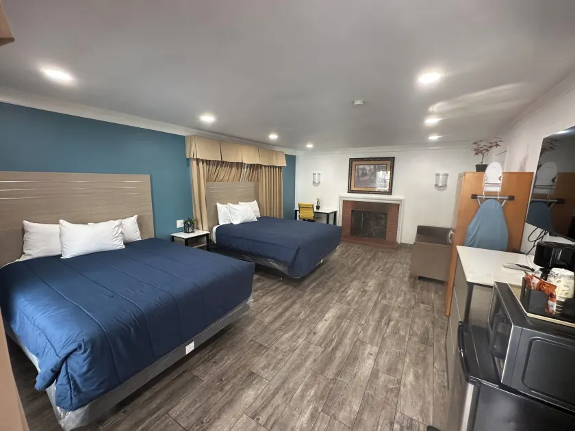 Town and Country Inn - Image 1